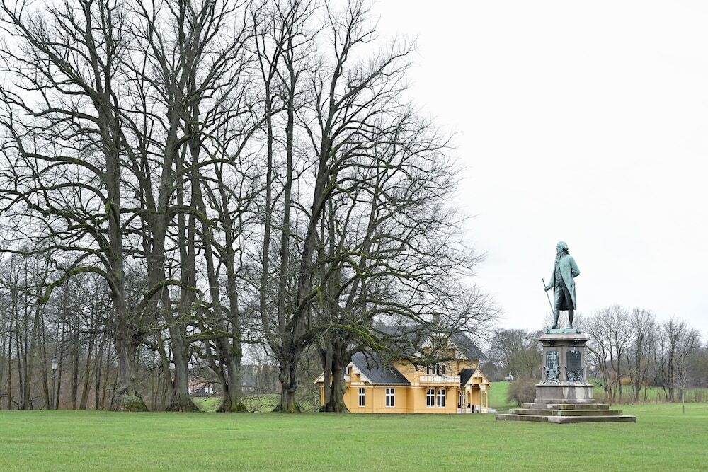 Newly-Renovated 2-Bedroom Apartment In Charlottenlund