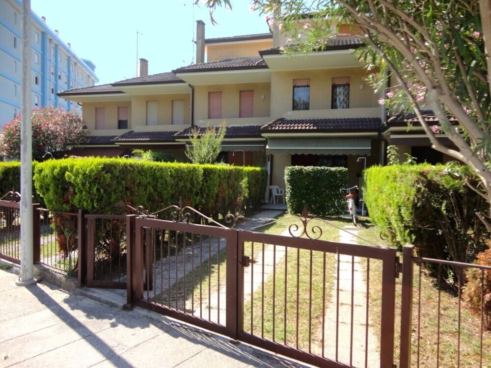 Beachfront Villa For 4 People By Beahost Rentals