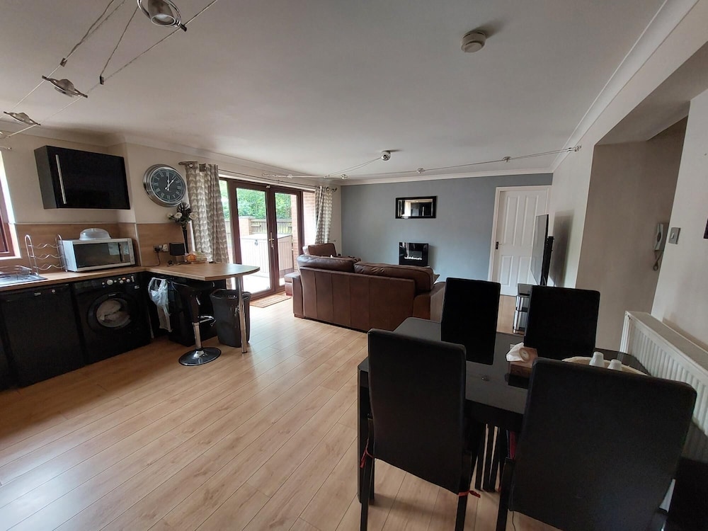 Beautiful 1Bed Apartment With A Back Garden