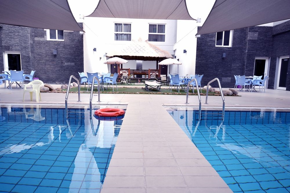 Leaders Plaza Apartments