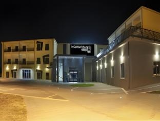 Manhattan Village Hotel