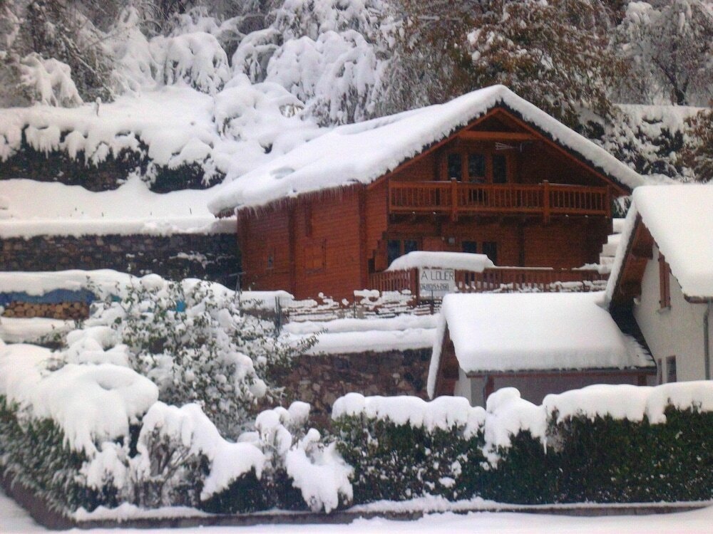 Chalet With 3 Bedrooms in Orlu, With Wonderful Mountain View, Furnishe