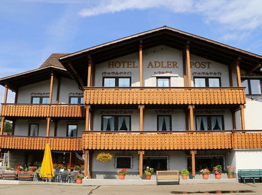 Adler Post