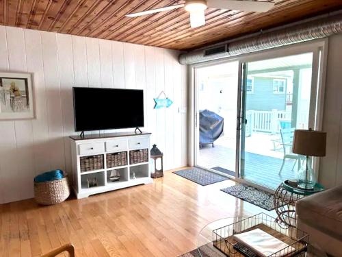 Cozy Beach - Direct Waterfront!