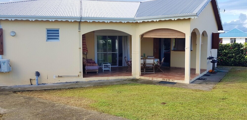 Villa Confortable À Le Moule Avec Piscine Privée
