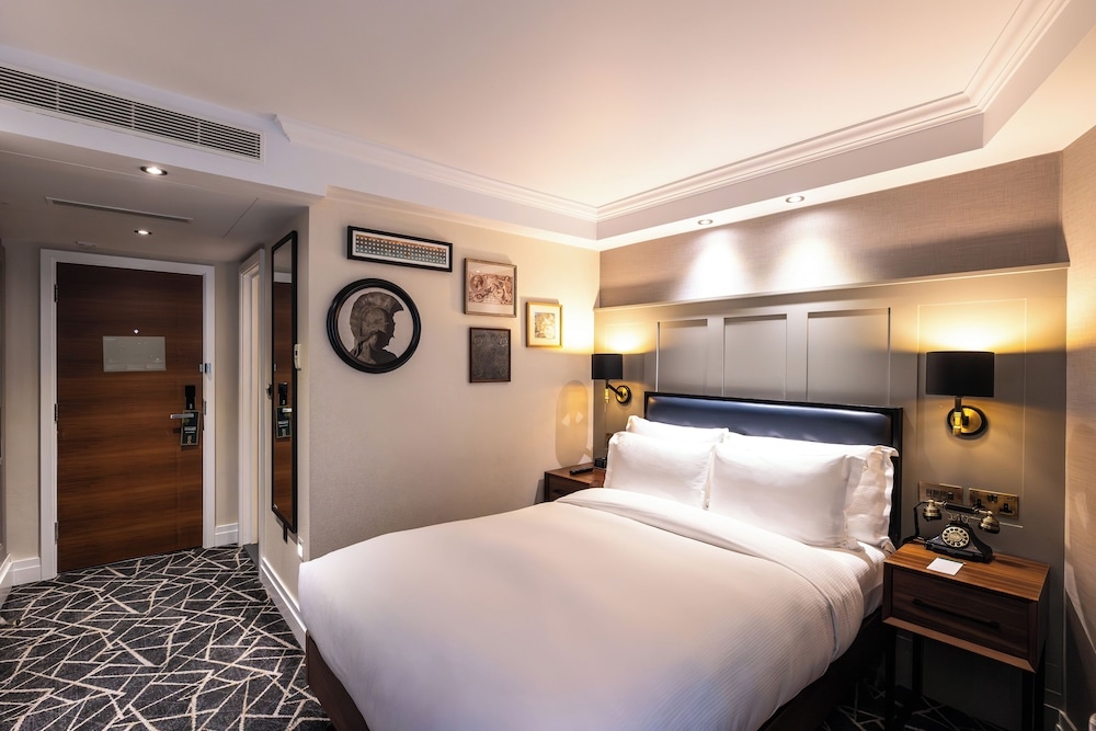 100 Queen's Gate Hotel London, Curio Collection by Hilton