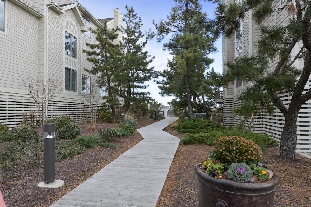 Kings Grant by Long & Foster