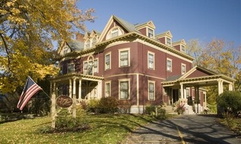 Berry Manor Inn