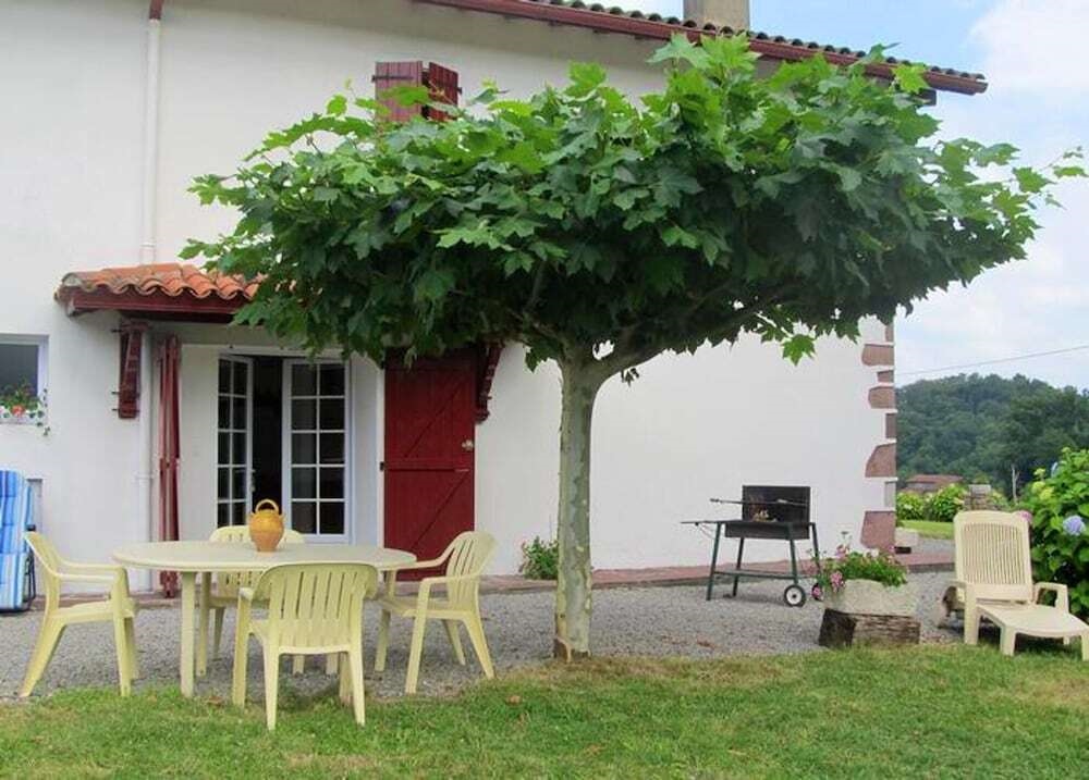 House With 2 Bedrooms In Lasse, With Wonderful Mountain View And Enclosed Garden - 50 Km From The Beach