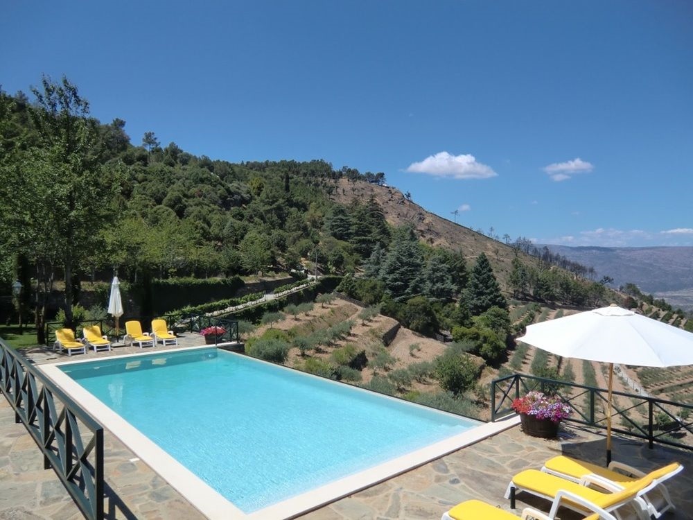 House With 2 Bedrooms in Torre de Moncorvo, With Wonderful Mountain View, Shared Pool and Enclosed Garden