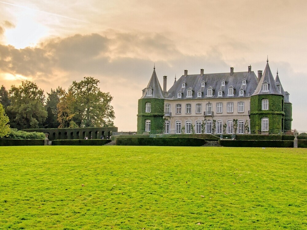 Apartment with One Bedroom in Waterloo, with Wifi