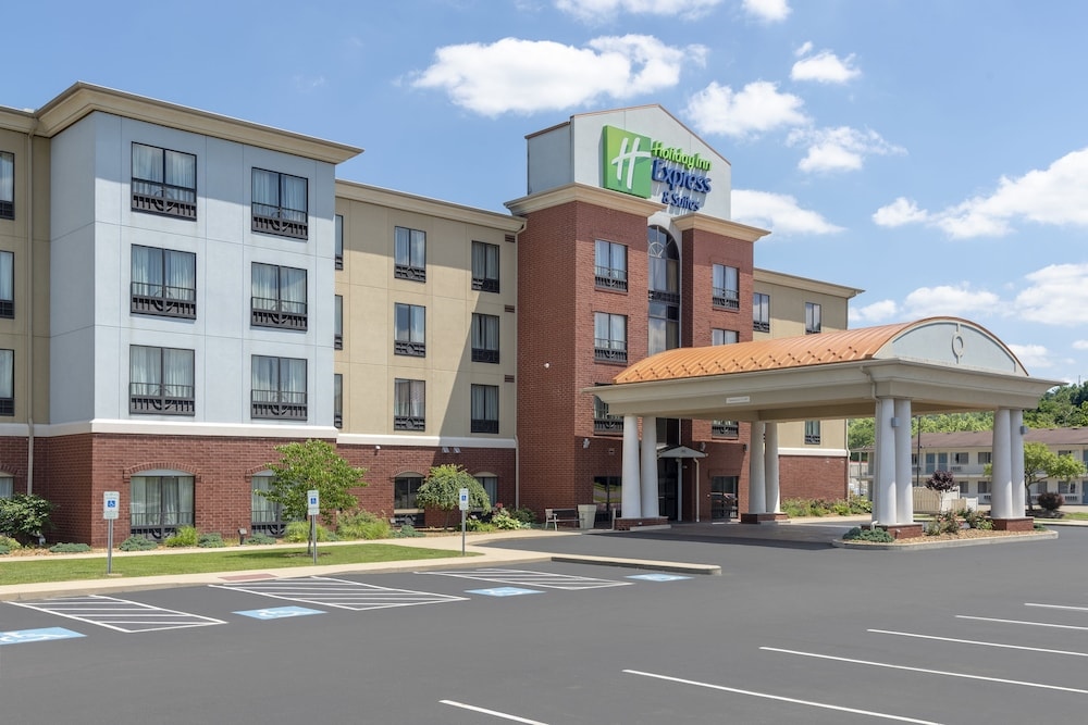 Holiday Inn Express & Suites NEW PHILADELPHIA