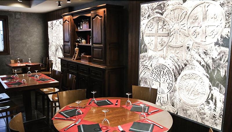 Hostal Y Albergue Haizea - Hostel