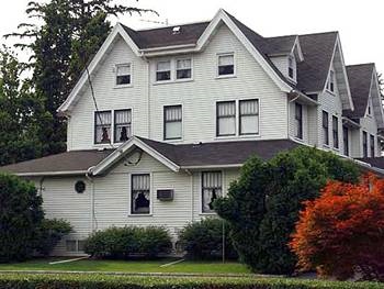 Harbor House Inn