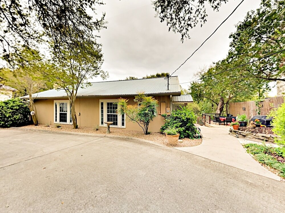 Huge Lake Travis - 4 Bedroom Home