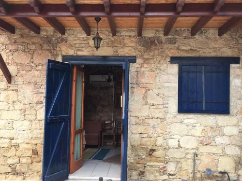 Iolandi House