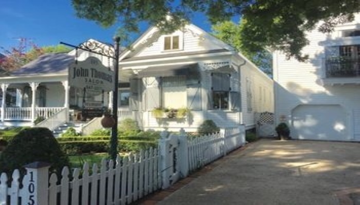 John Thomas Bed And Breakfast