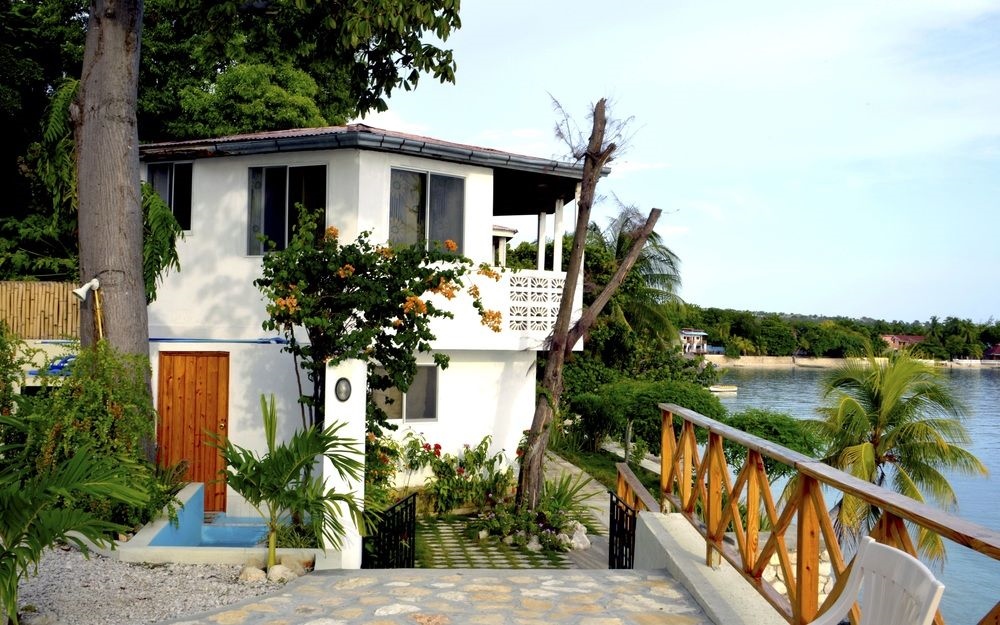 Ouanga Bay Beach Hotel