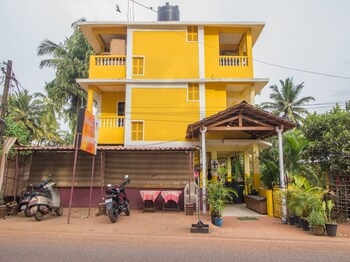 Oyo 11619 Home Peaceful Studio Ashwem Beach