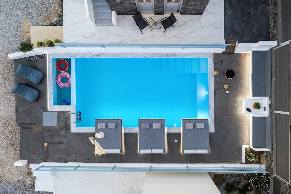 BlackStone Luxury Suites