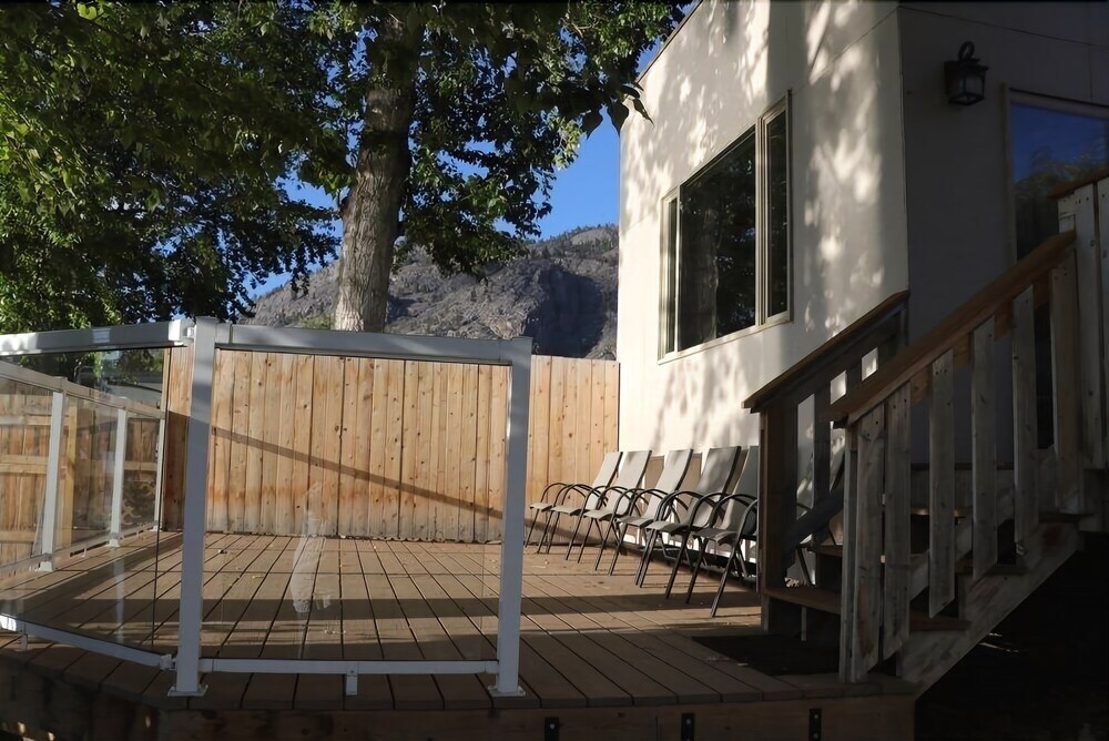 Lakefront Cottage At Nk'mip Campground - 4 Br Cabin