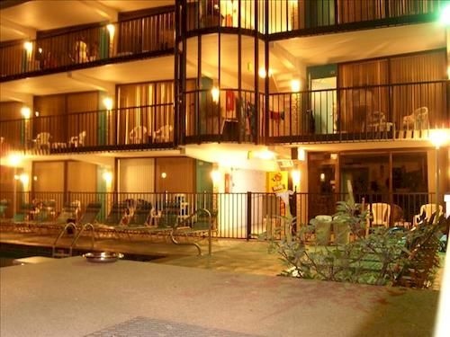 Le Boot Oceanfront Suites