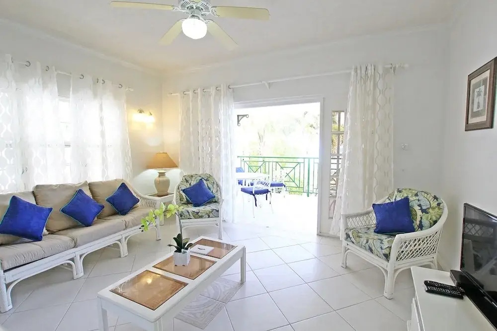 Leith Court Beachfront Apartments