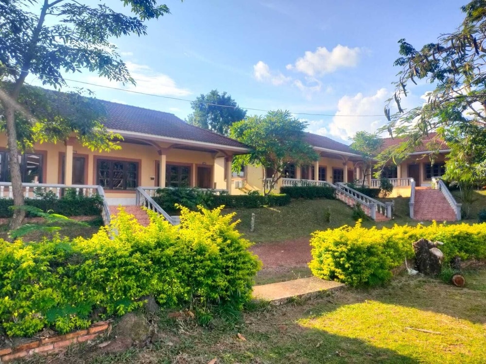 Leokhamphasurt Resort