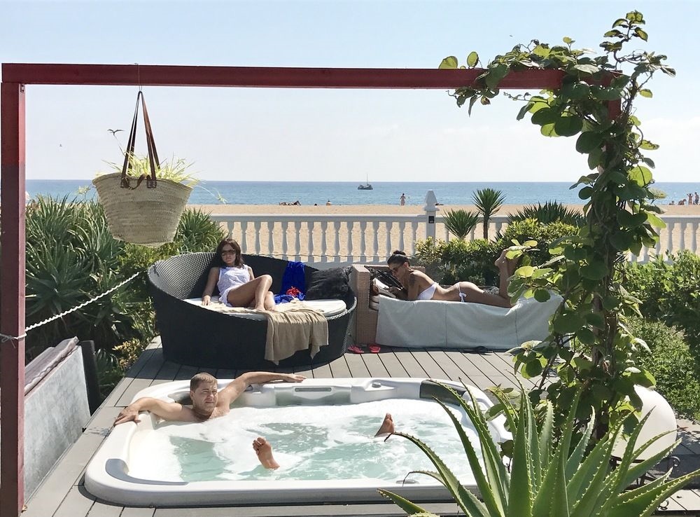 LUX Beach House Barcelona with pool & jacuzzi, beach access